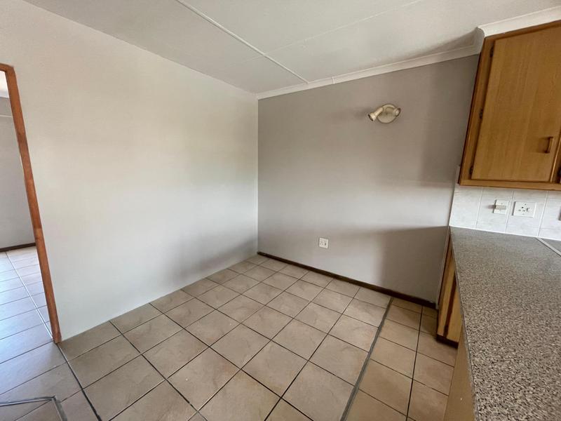 To Let 2 Bedroom Property for Rent in Kannoniers Park North West